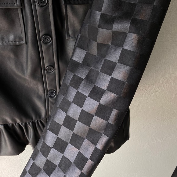 Disney Parks Her Collection Cruella de Vil Movie Faux Leather Jacket Black Sz1X - Picture 6 of 13